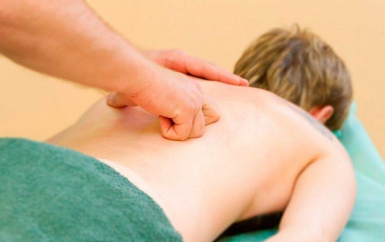 Osteoxondroz uchun torakal orqa massajini bajarish